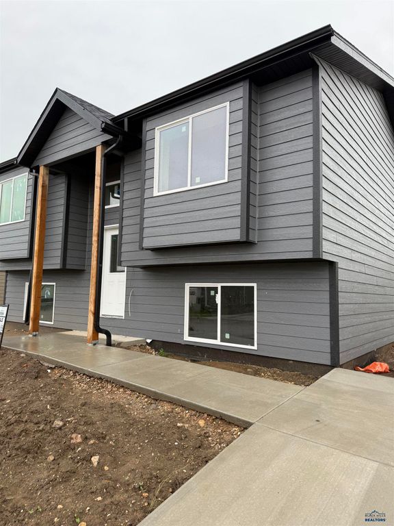 868 YORKTOWN BLVD, Box Elder, SD 57719