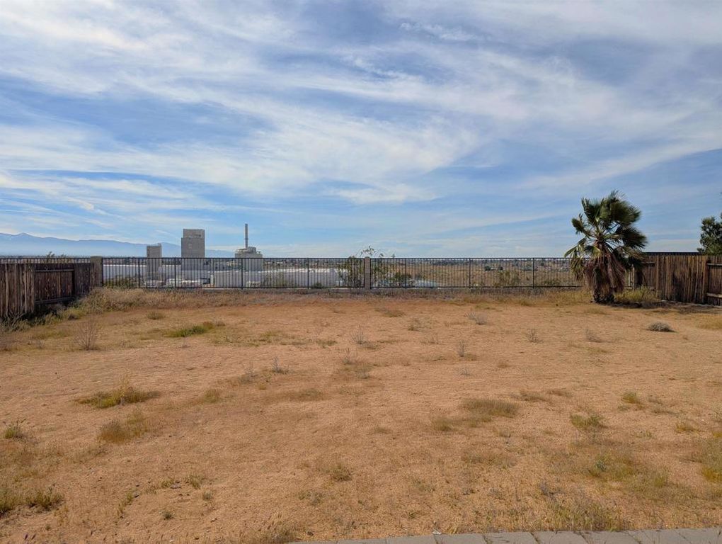 Image 10 of property listing at 13254 High Mesa, Victorville, CA 92395