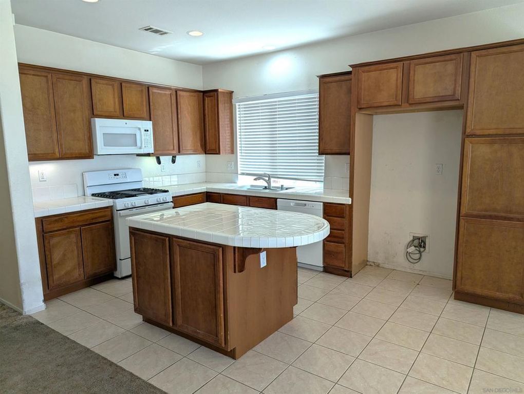 Image 15 of property listing at 13254 High Mesa, Victorville, CA 92395