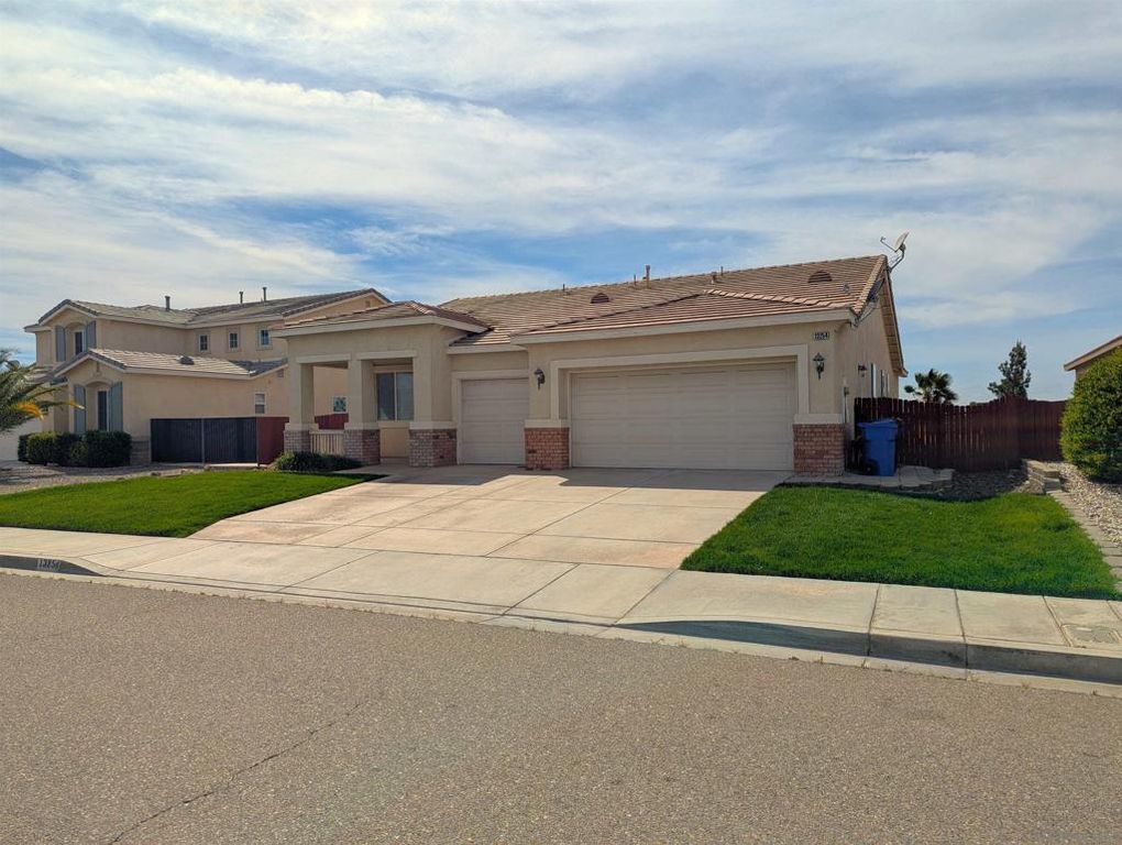 Image 2 of property listing at 13254 High Mesa, Victorville, CA 92395