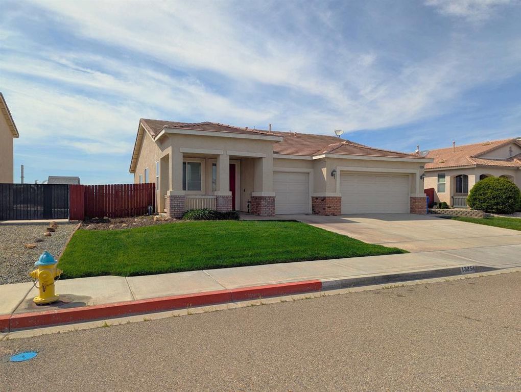 Image 3 of property listing at 13254 High Mesa, Victorville, CA 92395
