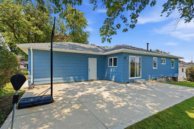 3321 Monticello Avenue, Waterloo, IA 50701