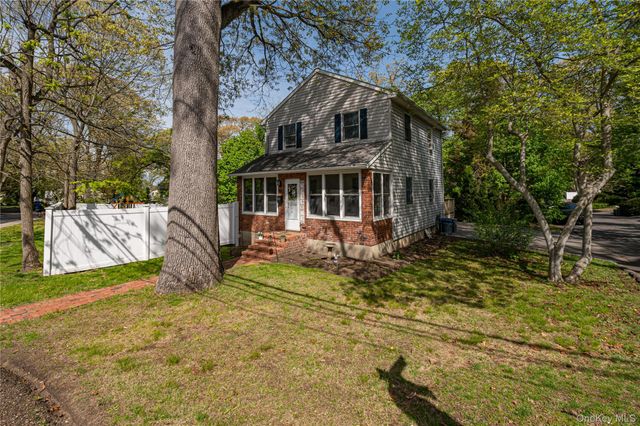 85 E 23rd Street, Huntington Station, NY 11746