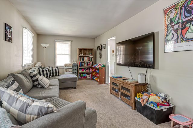 85 E 23rd Street, Huntington Station, NY 11746
