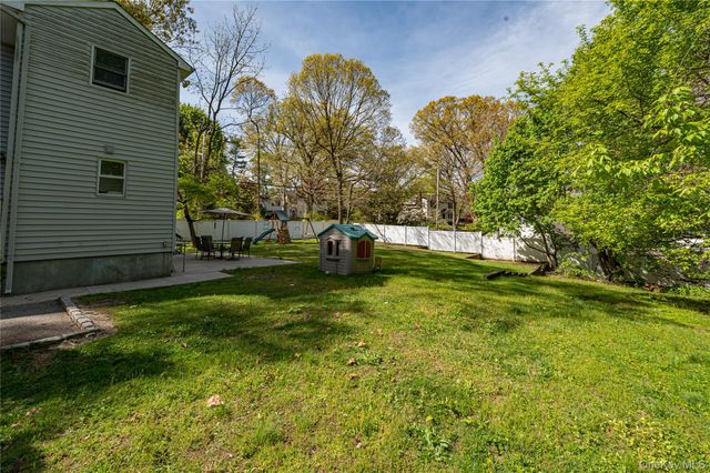 85 E 23rd Street, Huntington Station, NY 11746