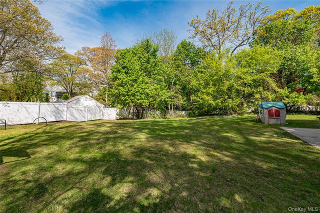 85 E 23rd Street, Huntington Station, NY 11746
