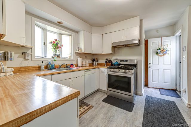 85 E 23rd Street, Huntington Station, NY 11746