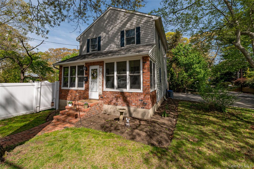 85 E 23rd Street, Huntington Station, NY 11746