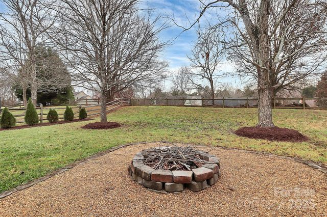 9105 Clifton Meadow Drive, Matthews, NC 28105