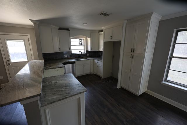 102 HONEYSUCKLE, Beckville, TX 75631