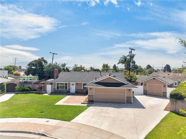 6832 Alexandria, Huntington Beach, CA 92647
