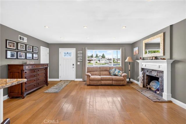 6832 Alexandria, Huntington Beach, CA 92647