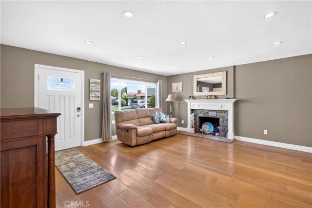 6832 Alexandria, Huntington Beach, CA 92647