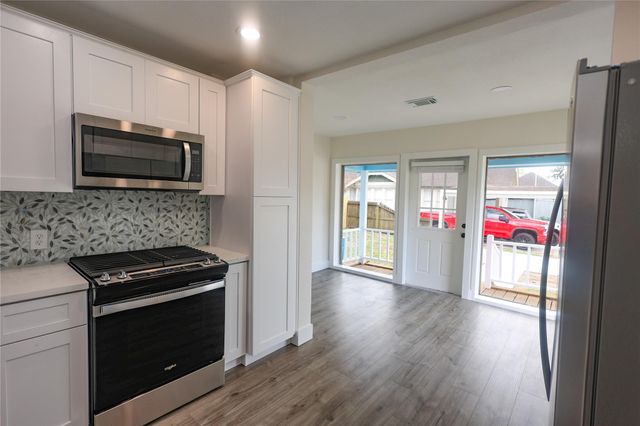 602 Higgins Street, Humble, TX 77338