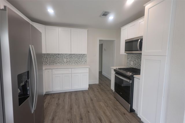 602 Higgins Street, Humble, TX 77338