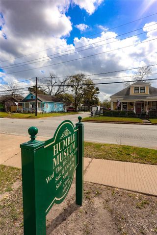 602 Higgins Street, Humble, TX 77338