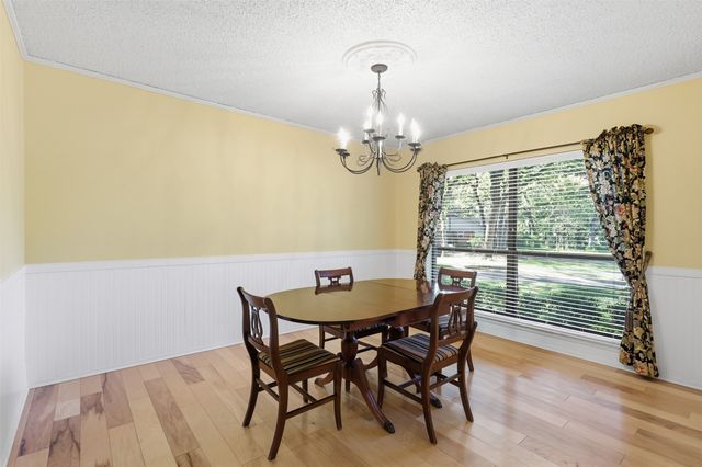 2108 Edgewood Court, Arlington, TX 76013