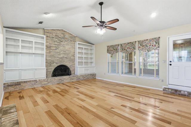 2108 Edgewood Court, Arlington, TX 76013