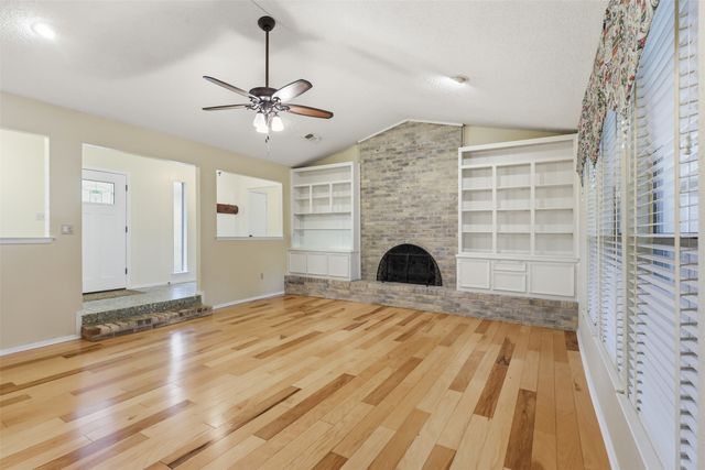2108 Edgewood Court, Arlington, TX 76013