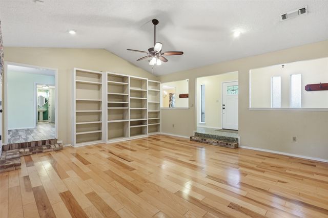 2108 Edgewood Court, Arlington, TX 76013