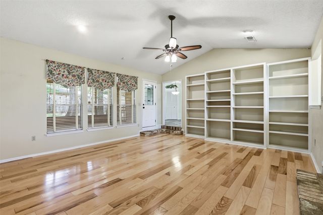 2108 Edgewood Court, Arlington, TX 76013