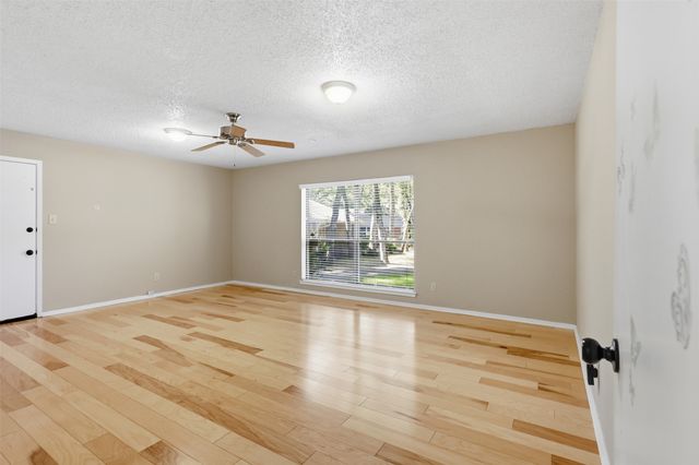 2108 Edgewood Court, Arlington, TX 76013