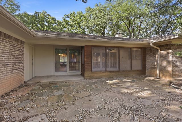 2108 Edgewood Court, Arlington, TX 76013