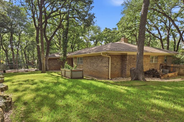 2108 Edgewood Court, Arlington, TX 76013