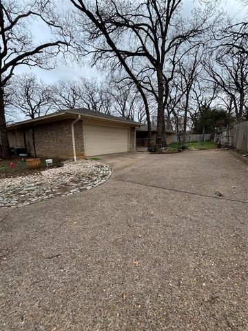 2108 Edgewood Court, Arlington, TX 76013