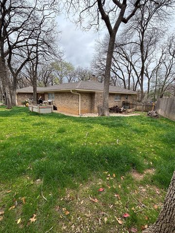 2108 Edgewood Court, Arlington, TX 76013