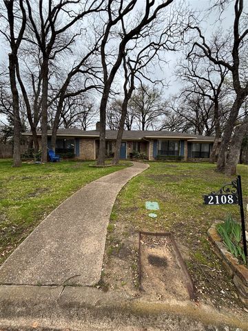 2108 Edgewood Court, Arlington, TX 76013