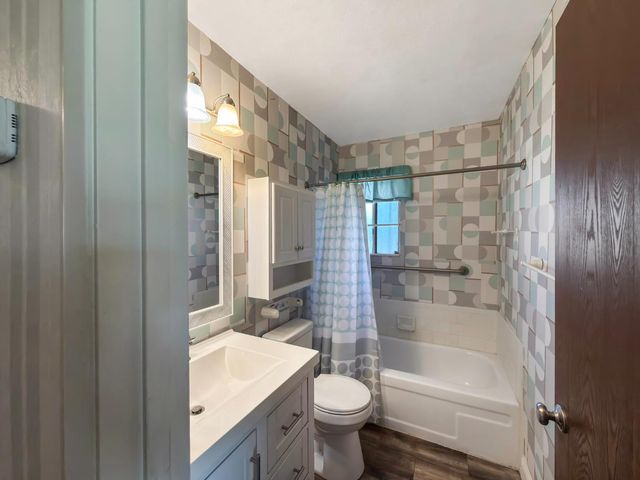 619 E Robinhood Dr, Stockton, CA 95207