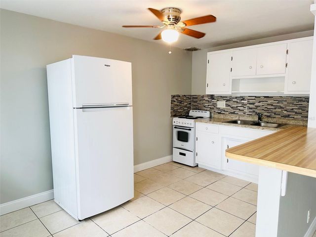 2035 EDGEWATER DRIVE 9, Clearwater, FL 33755