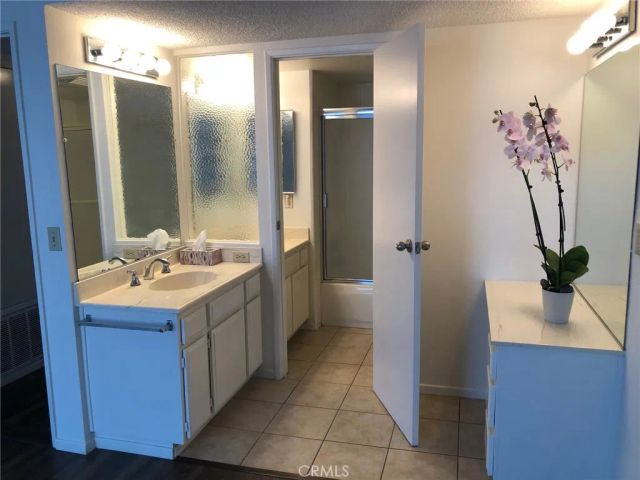 4242 Stansbury 113, Sherman Oaks, CA 91423