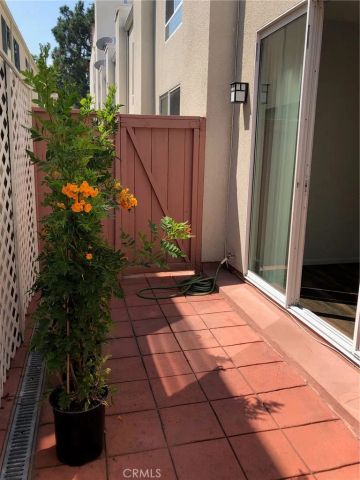 4242 Stansbury 113, Sherman Oaks, CA 91423