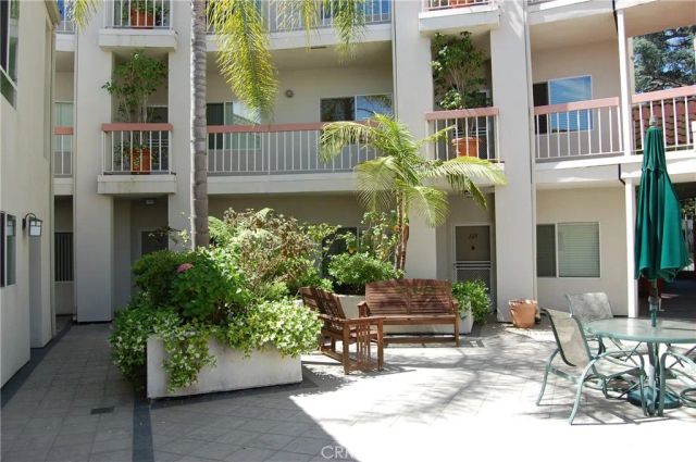 4242 Stansbury 113, Sherman Oaks, CA 91423