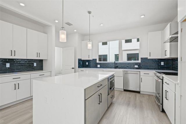 307 15TH STREET N, St Petersburg, FL 33705