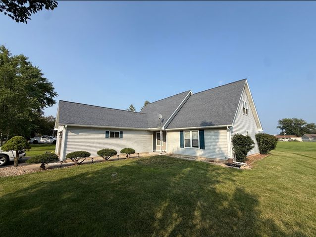 1202 Holiday Drive, Somonauk, IL 60552
