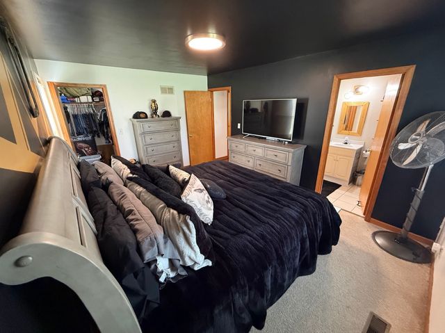 1202 Holiday Drive, Somonauk, IL 60552