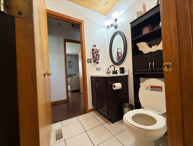 1202 Holiday Drive, Somonauk, IL 60552