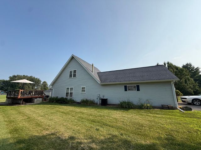 1202 Holiday Drive, Somonauk, IL 60552