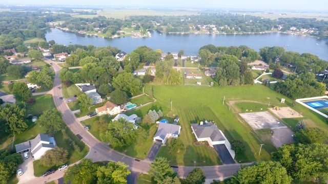 1202 Holiday Drive, Somonauk, IL 60552