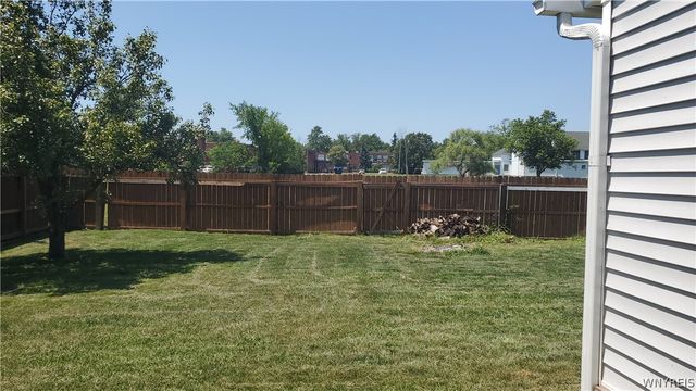 18 Sandstone Drive 16, Cheektowaga, NY 14225