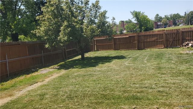 18 Sandstone Drive 16, Cheektowaga, NY 14225