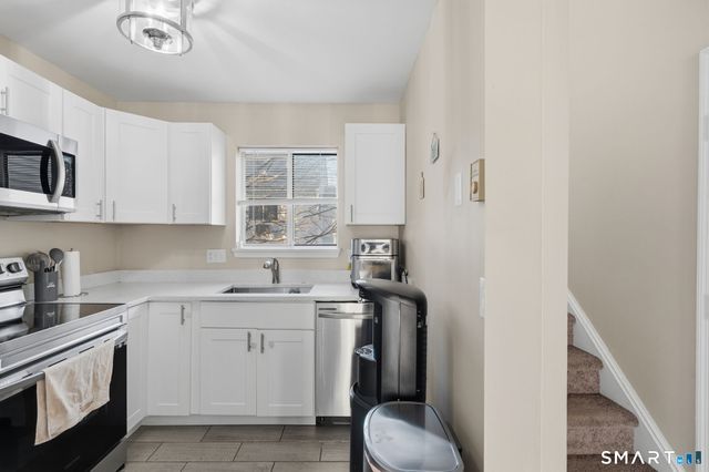 117 Hamden Avenue APT I, Waterbury, CT 06704