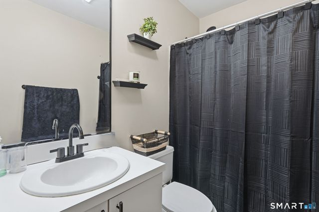 117 Hamden Avenue APT I, Waterbury, CT 06704