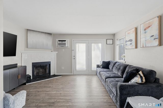 117 Hamden Avenue APT I, Waterbury, CT 06704