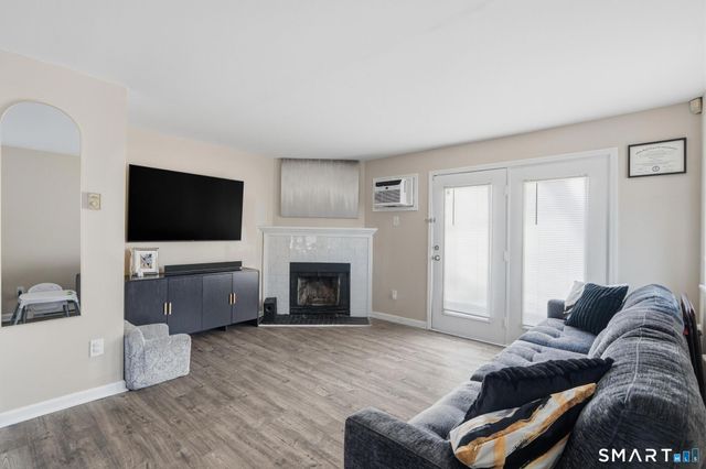 117 Hamden Avenue APT I, Waterbury, CT 06704