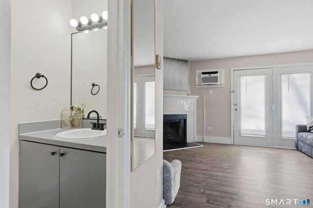 117 Hamden Avenue APT I, Waterbury, CT 06704