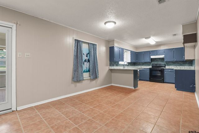 10142 Brookwood Dr, Tyler, TX 75707